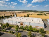 Hauptbild Gewerbeanwesen in zentraler Lage: Moderne Produktions- und Lagerhallen mit Erweiterungspotenzial direkt an der A4