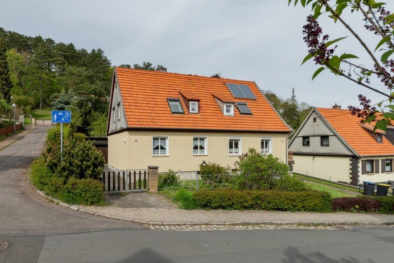 Hausansicht Eisenach Doppelhaush�lfte Charmante Doppelhaush�lfte Am Ramsberg * S�dhang mit Wartburgblick