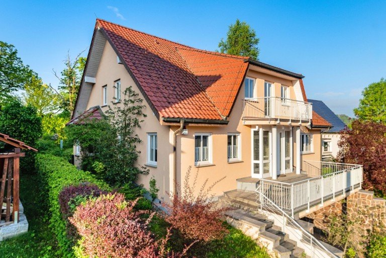 Hauszugang Eisenach Villa exklusive Einfamilienvilla mit Doppelgarage, Gartenterrasse und Wartburgpanorama