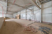 Mezzaninfl�che Gewerbeanwesen in zentraler Lage: Moderne Produktions- und Lagerhallen mit Erweiterungspotenzial direkt an der A4