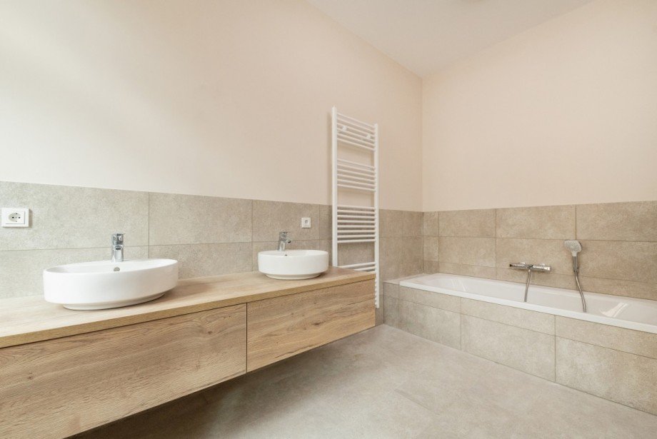 Bad mit Dusche und Wanne Etagenwohnung Eisenach