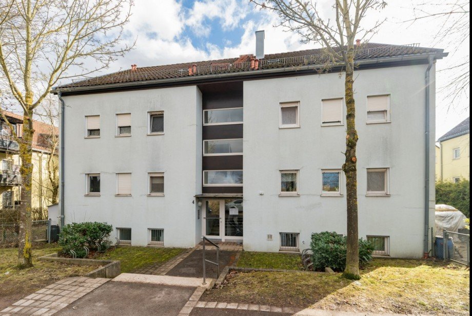 Hausansicht Eingangsseite Mehrfamilienhaus Eisenach