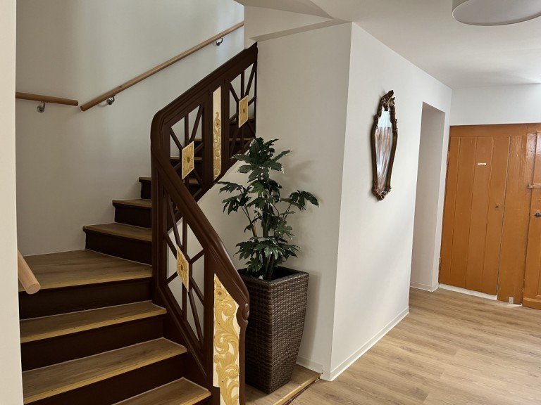 Treppenhaus Eisenach Etagenwohnung Renovierte 3-Zimmer-Altbauwohnung mit neuer Einbauk�che im Eisenacher Zentrum