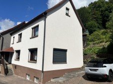 Hauptbild Doppelhaushälfte mit großem Grundstück und Entwicklungspotenzial in Ruhla