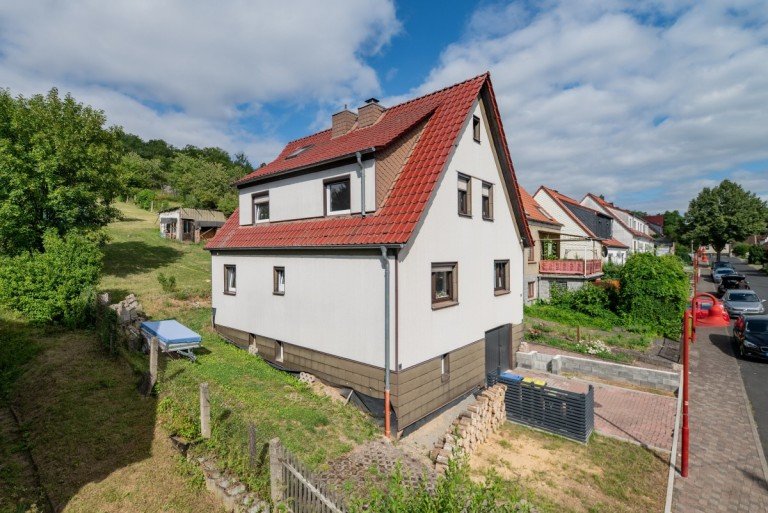 Hausansicht Eisenach Einfamilienhaus Umfassend modernisiertes & bezugsfertiges Einfamilienhaus mit gro�em Grundst�ck, Garage & Kamin