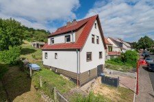 Hauptbild Umfassend modernisiertes & bezugsfertiges Einfamilienhaus mit gro�em Grundst�ck, Garage & Kamin