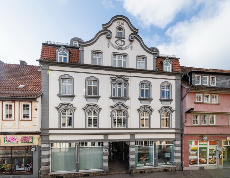 Frontalansicht Eisenach Wohn- / Gesch�ftshaus Attraktives Wohn- und Gesch�ftshaus in Eisenacher Innenstadt - vollvermietet, mit 10 Stellpl�tzen und weiterem Wertsteigerungspotenzial
