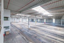 Gewerbehalle Gewerbeanwesen in zentraler Lage: Moderne Produktions- und Lagerhallen mit Erweiterungspotenzial direkt an der A4