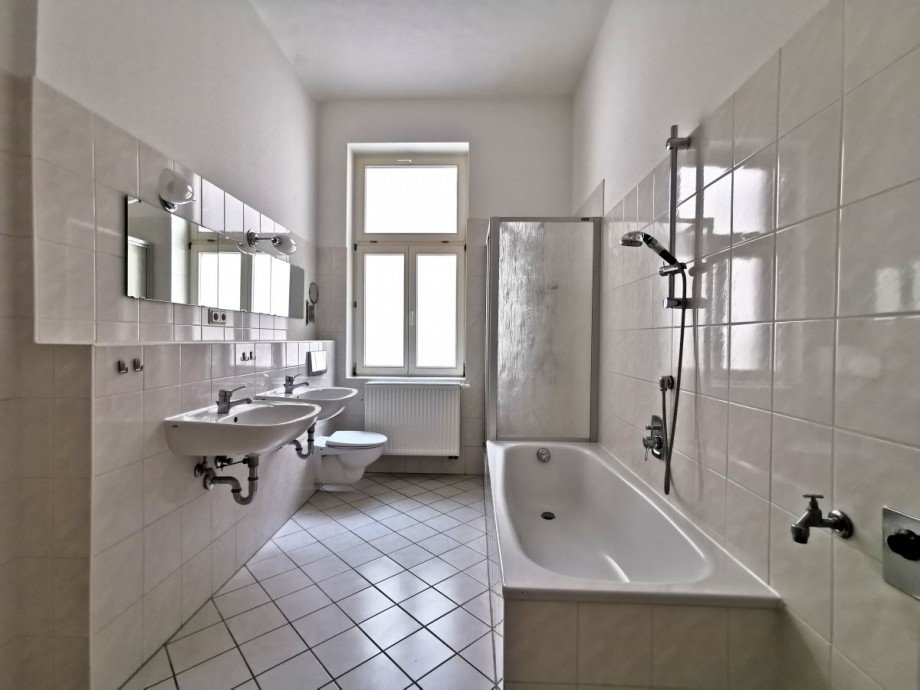 Bad mit Wanne & Dusche Etagenwohnung Eisenach