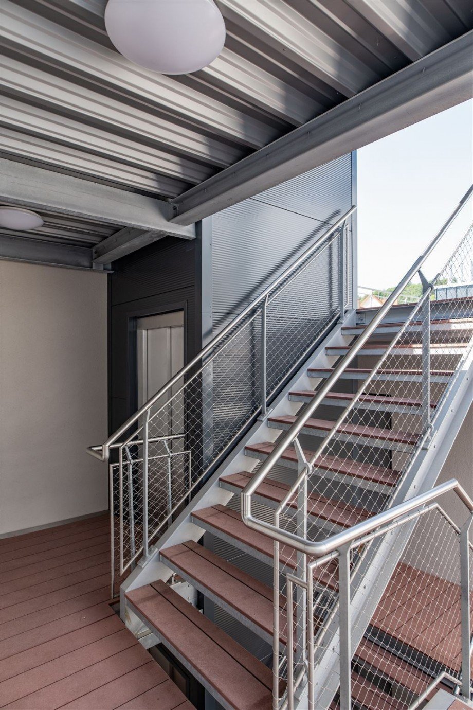 Treppenhaus Dachgeschosswohnung Eisenach , Th�r