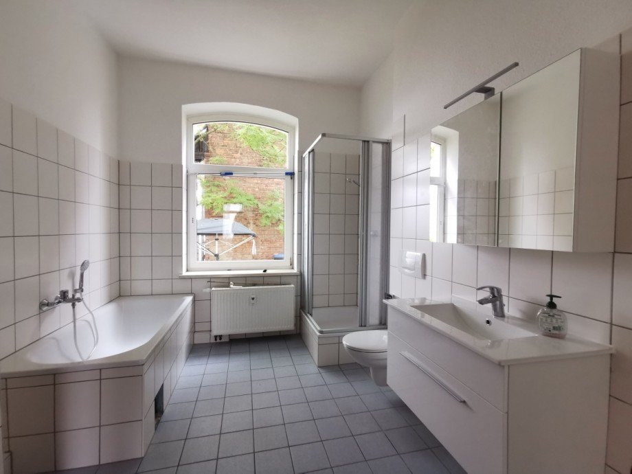 Bad mit Wanne & Dusche Erdgeschosswohnung Eisenach