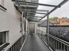 Aufzug Zugang 4-Raumwohnung im Zentrum der Stadt mit Aufzug und Balkon
