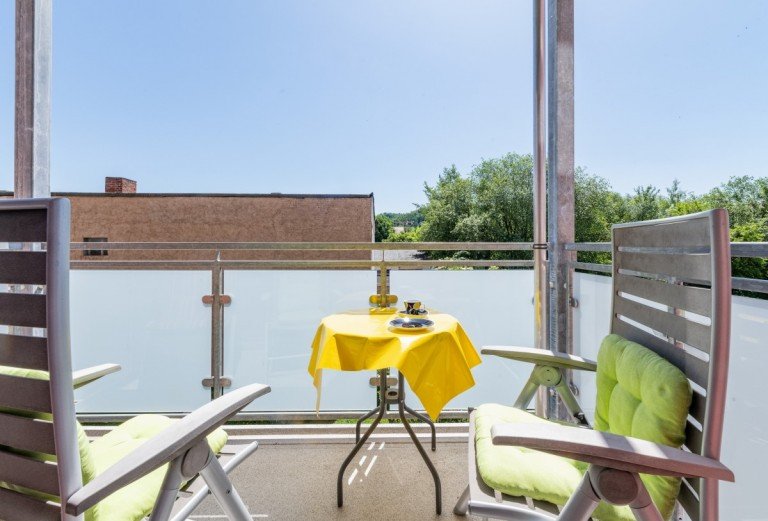 Balkon mit Freiblick in S�dausrichtung Eisenach Etagenwohnung M�blierte & beziehbare 4-Zimmer-Eigentumswohnung mit S�dbalkon in historischem Altbau