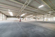 Gewerbehalle Gewerbeanwesen in zentraler Lage: Moderne Produktions- und Lagerhallen mit Erweiterungspotenzial direkt an der A4