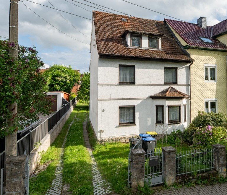 Ansicht Eisenach Reihenendhaus Charmantes Reihenendhaus mit gro�em Grundst�ck und Nebengelass am Fu�e des Petersbergs in Eisenach