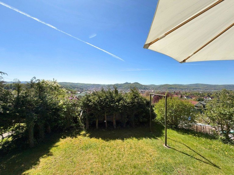 Ausblick auf die Wartburg Eisenach Freizeitgrundst�ck Gr�ne Oase am Wartenberg - sonniges Freizeitgrundst�ck mit Gartenhaus, Terrasse und traumhaftem Wartburgblick