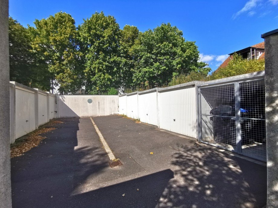 Vier Garagen & M�lltonnenstandplatz Mehrfamilienhaus Eisenach