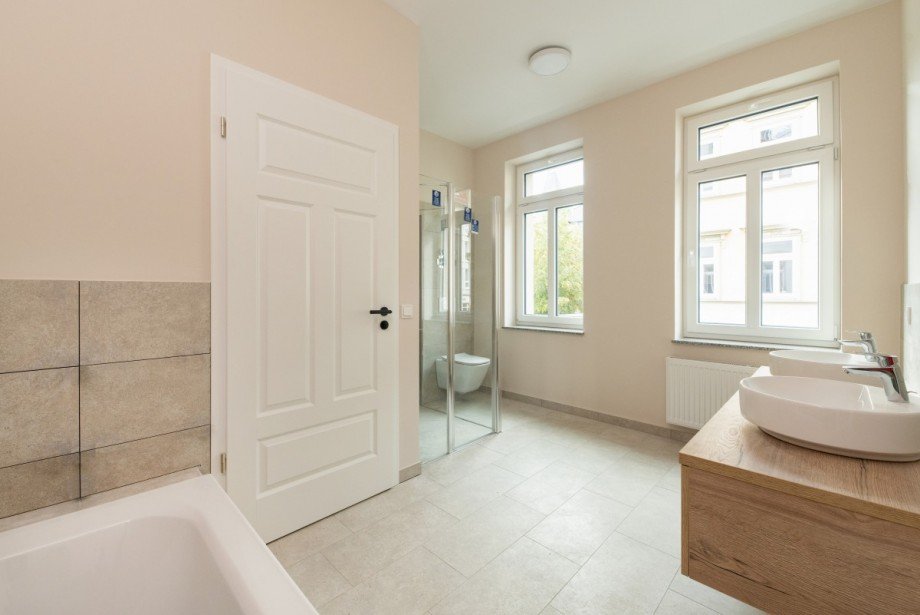 Bad mit Dusche und Wanne Etagenwohnung Eisenach